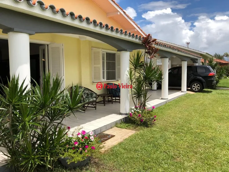 ATLÂNTIDA - CASA DE ESQUINA COM TERRENO DIFERENCIADO