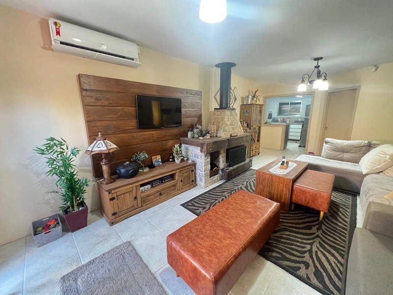 Casa com 4 dormitórios e piscina em Atlântida: 2ª foto da galeria de imagens do imóvel