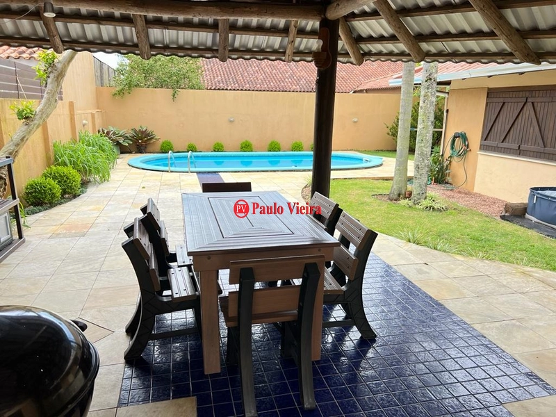 Casa com 4 dormitórios e piscina em Atlântida: 1ª foto da galeria de imagens do imóvel