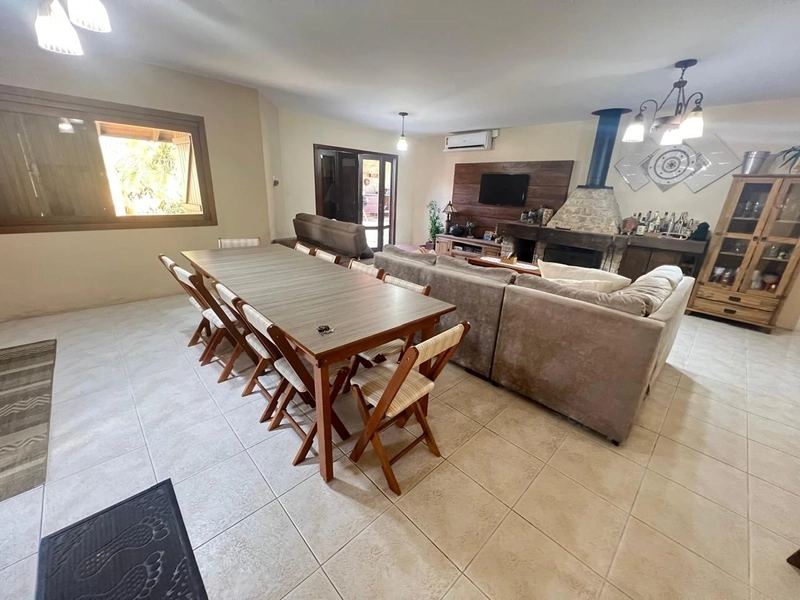 Casa com 4 dormitórios e piscina em Atlântida: 37ª foto da galeria de imagens do imóvel