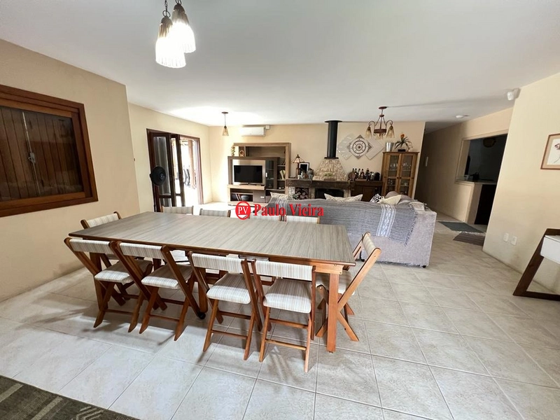 Casa com 4 dormitórios e piscina em Atlântida: 28ª foto da galeria de imagens do imóvel