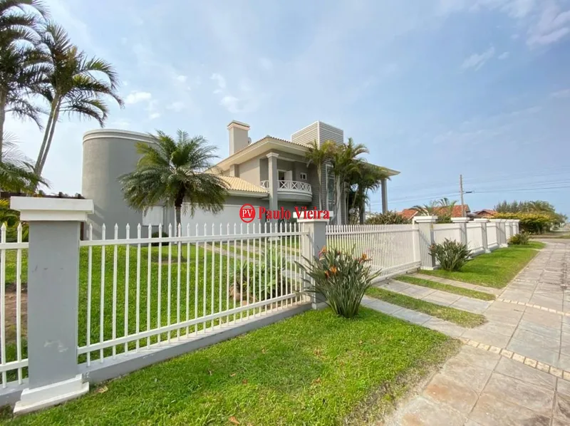 ATLÂNTIDA -  BELISSIMO SOBRADO DE ESQUINA: 1ª foto da galeria de imagens do imóvel