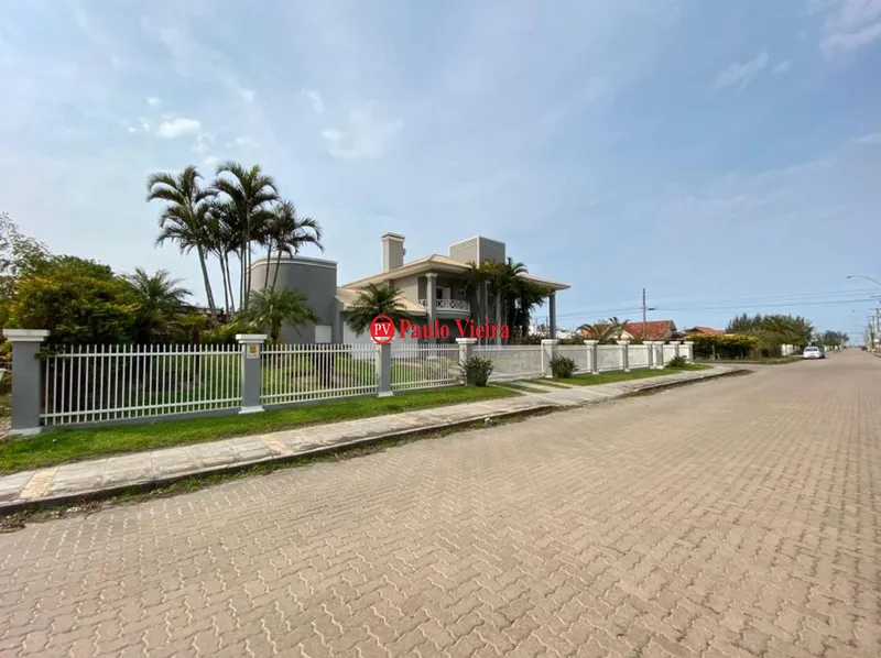 ATLÂNTIDA -  BELISSIMO SOBRADO DE ESQUINA: 2ª foto da galeria de imagens do imóvel