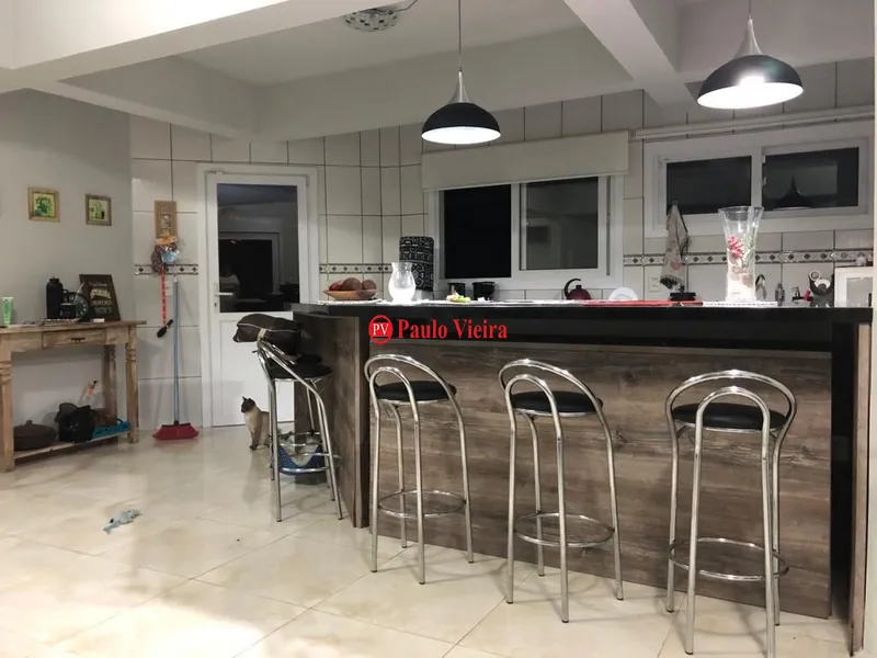 Sobrado com 5 dormitórios próximo ao mar: 4ª foto da galeria de imagens do imóvel