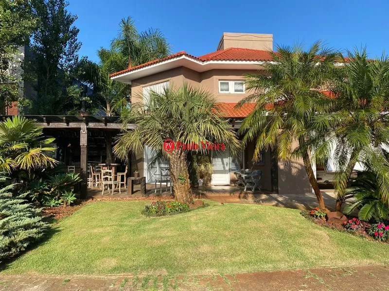 Excelente sobrado dentro de condomínio fechado