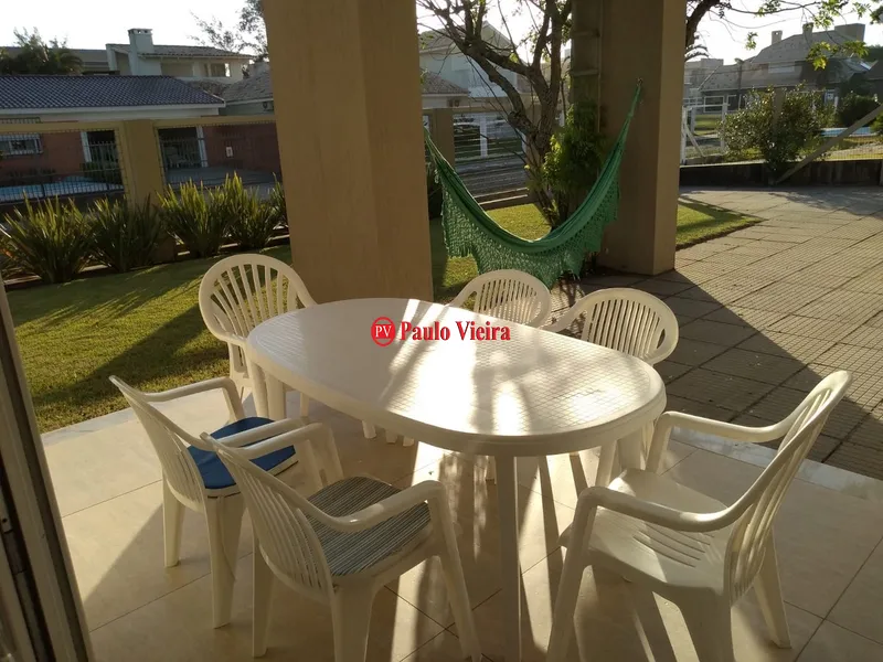 ATLÂNTIDA - SOBRADO COM EXCELENTE ORIENTAÇÃO SOLAR