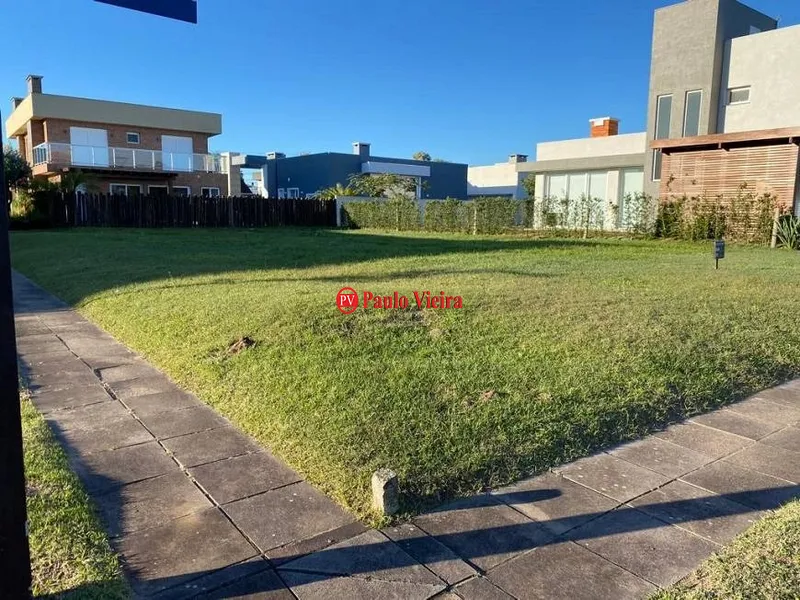 QUINTAS DO LAGO - Terreno de Esquina com 540 metros quadrados