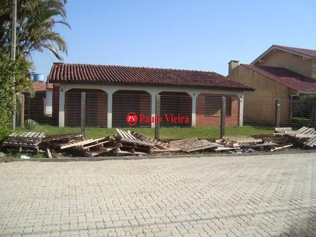ATLÂNTIDA -  CASA TÉRREA FRENTE MAR