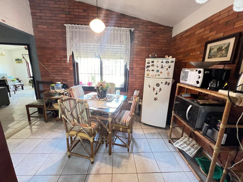 Casa com piscina próximo ao mar com 5 dormitórios: 4ª foto da galeria de imagens do imóvel