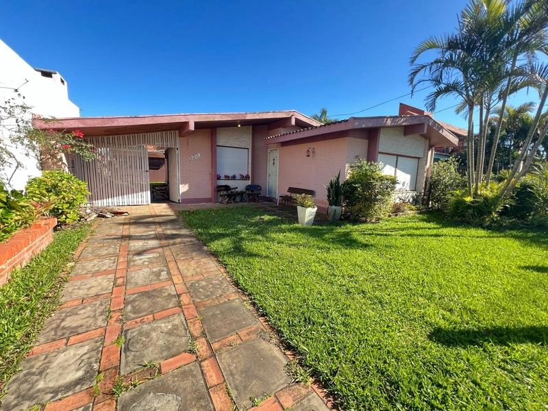 Casa com piscina próximo ao mar com 5 dormitórios: 1ª foto da galeria de imagens do imóvel