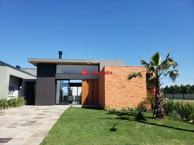 RIVIERA - EXCELENTE CASA TERREA COM ORIENTAÇÃO SOLAR LESTE