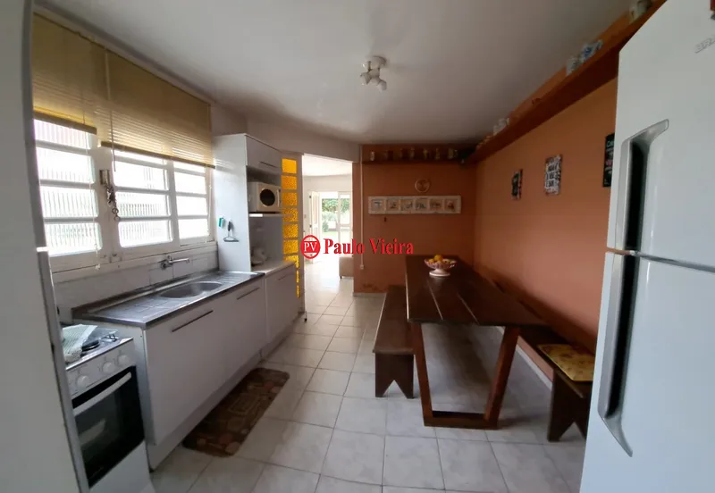 Casa com 4 dormitórios de esquina próximo ao mar: 7ª foto da galeria de imagens do imóvel