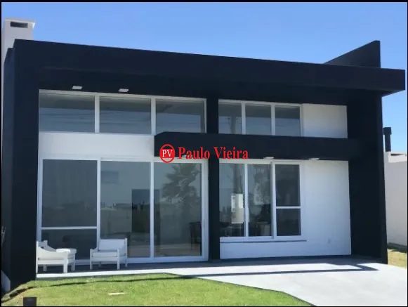 BLUE - BELA CASA NO CONDOMINIO