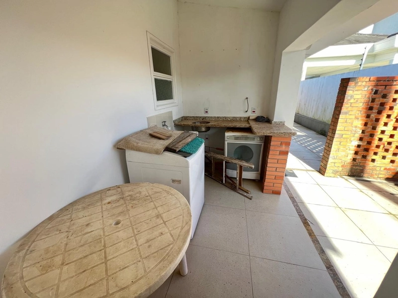 ATLÂNTIDA - CASA DE ESQUINA COM TERRENO DIFERENCIADO: 33ª foto da galeria de imagens do imóvel