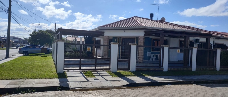 XANGRI-LÁ - Casa padrão diferenciado com 5 dormitórios