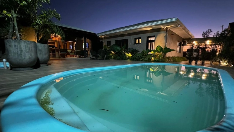 ATLÂNTIDA - EXCELENTE CASA COM 5 DORMITÓRIOS