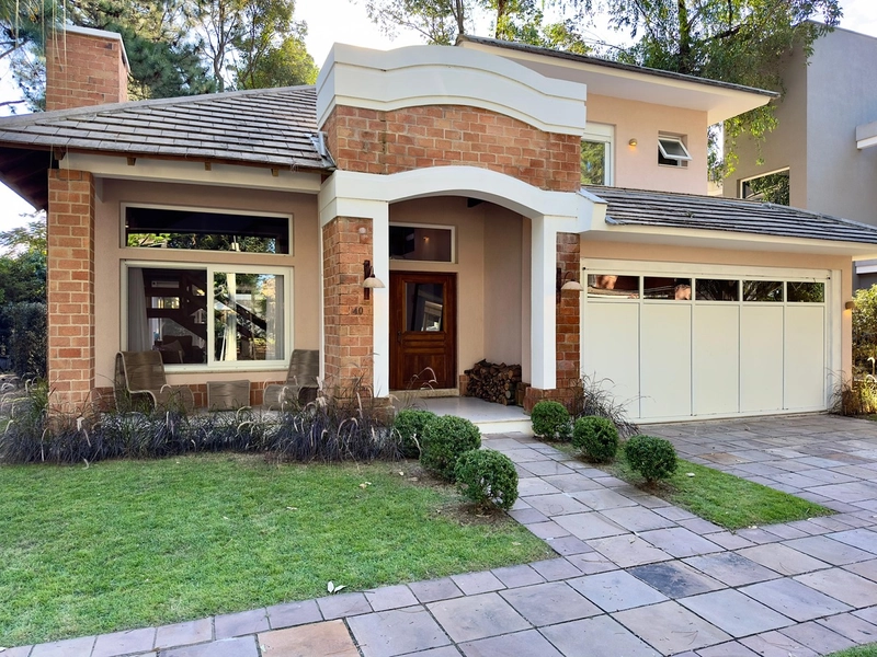 CARMEL - CASA EM POSIÇÃO SOLAR PRIVELIGIADA