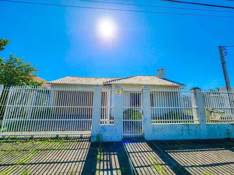 XANGRI-LÁ - CASA TÉRREA PROXIMO A ÁREA VERDE: 3ª foto da galeria de imagens do imóvel