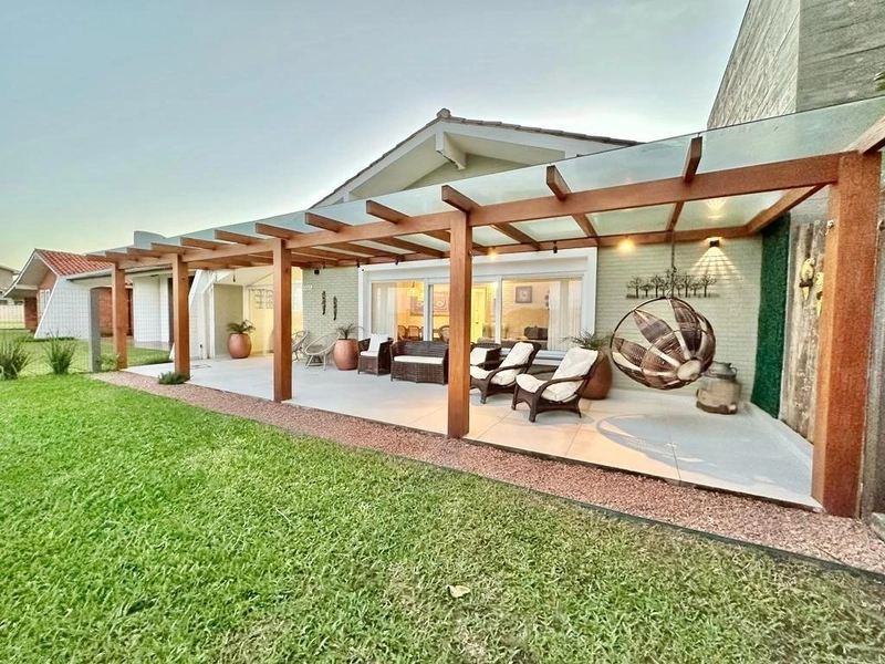 Casa Beira Mar com 4 dormitórios