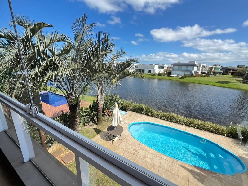ENSEADA - EXCELENTE SOBRADO BEIRA LAGO