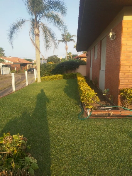 ATLÂNTIDA - EXCELENTE CASA DE ESQUINA EM ÁREA NOBRE: 2ª foto da galeria de imagens do imóvel