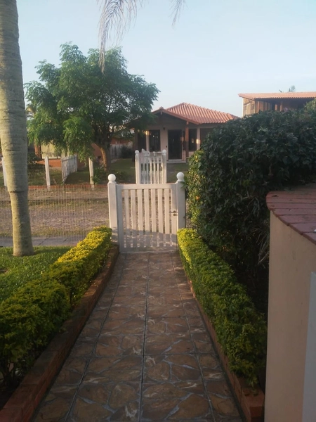 ATLÂNTIDA - EXCELENTE CASA DE ESQUINA EM ÁREA NOBRE: 4ª foto da galeria de imagens do imóvel