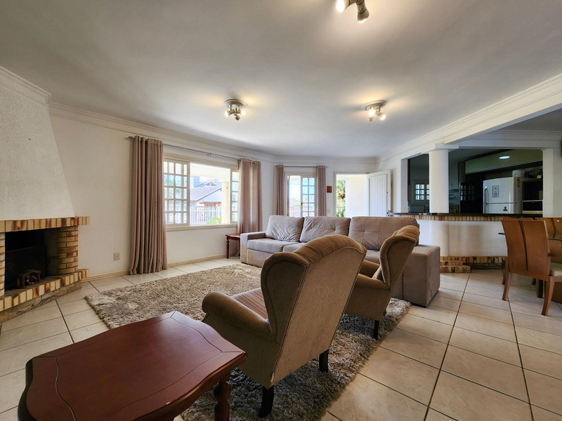 ATLÂNTIDA - CASA DE ESQUINA COM ÁREA VERDE: 6ª foto da galeria de imagens do imóvel