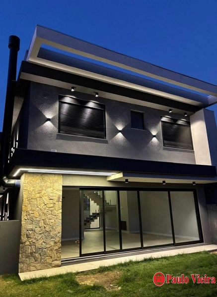 SUNSET - SOBRADO COM 4 SUÍTES, EM LOCALIZAÇÃO PRIVILEGIADA