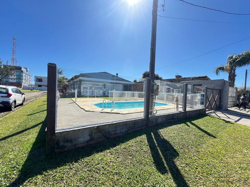 Casa com piscina e 3 dormitórios: 23ª foto da galeria de imagens do imóvel