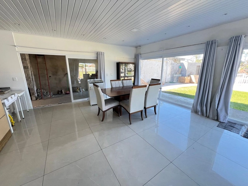 Casa com piscina e 3 dormitórios: 6ª foto da galeria de imagens do imóvel