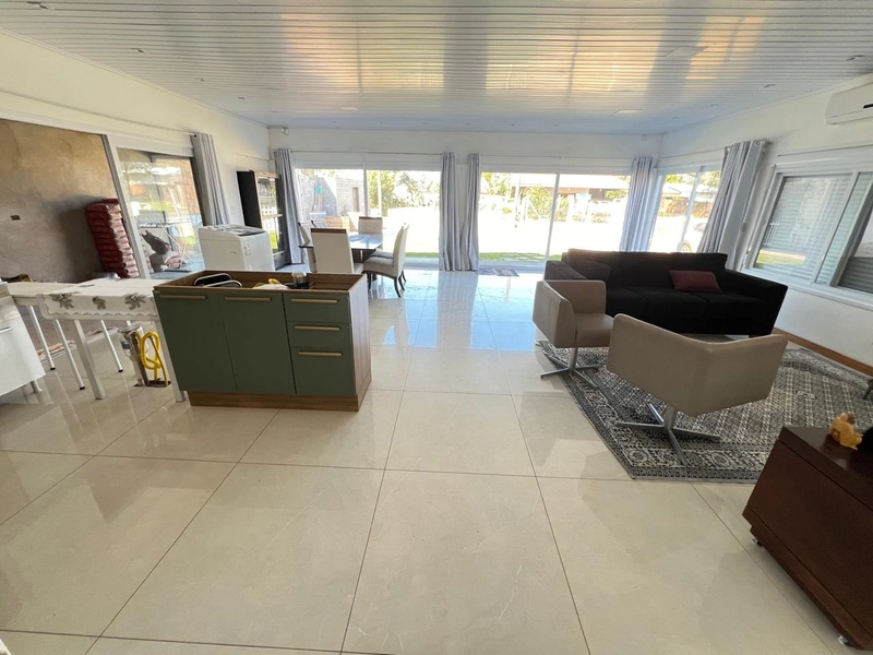 Casa com piscina e 3 dormitórios: 10ª foto da galeria de imagens do imóvel