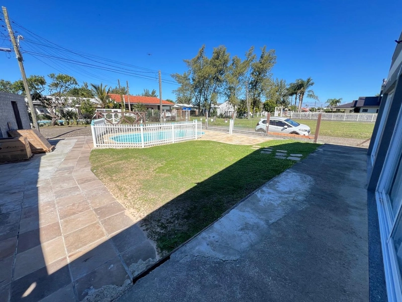 Casa com piscina e 3 dormitórios: 4ª foto da galeria de imagens do imóvel