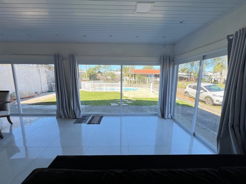 Casa com piscina e 3 dormitórios: 7ª foto da galeria de imagens do imóvel