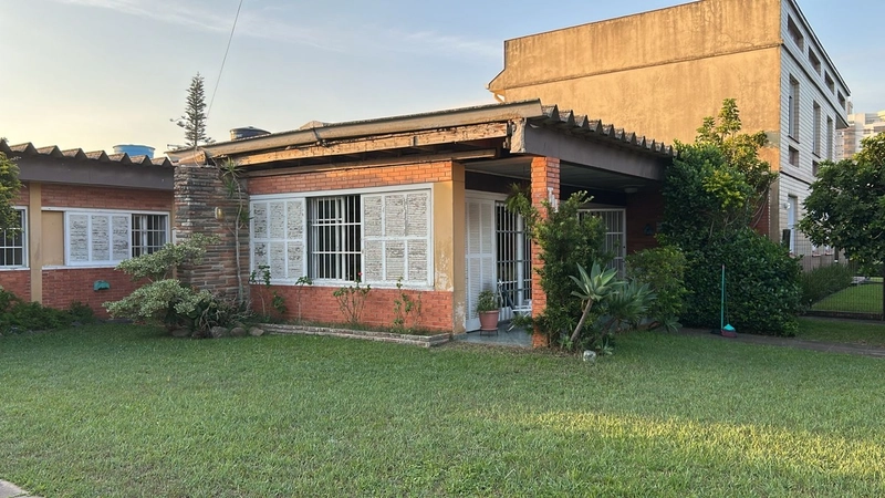 ATLÂNTIDA -  CASA TÉRREA FRENTE MAR EM LOCALIZAÇÃO EXCLUSIVA: 1ª foto da galeria de imagens do imóvel