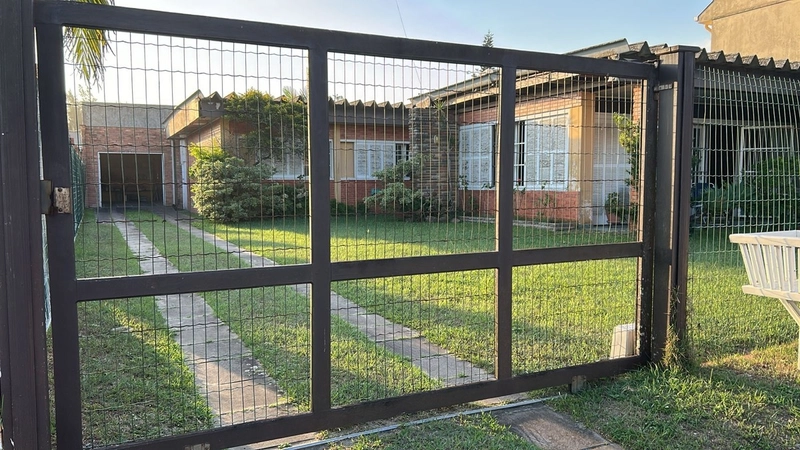 ATLÂNTIDA -  CASA TÉRREA FRENTE MAR EM LOCALIZAÇÃO EXCLUSIVA: 2ª foto da galeria de imagens do imóvel