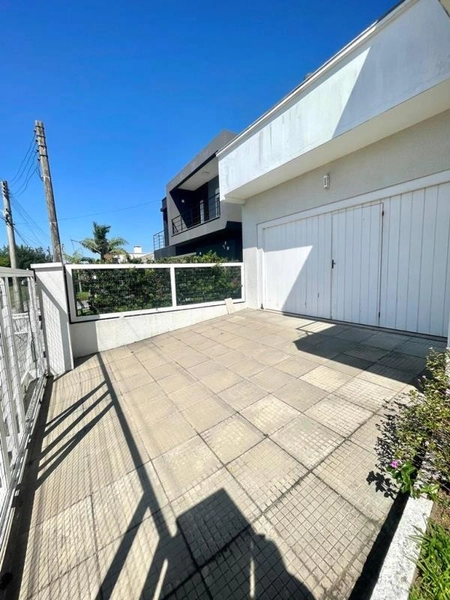 XANGRI-LÁ -  SOBRADO DE ESQUINA A POUCOS METROS DO MAR: 14ª foto da galeria de imagens do imóvel