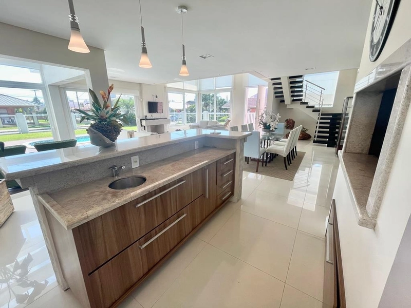 XANGRI-LÁ -  SOBRADO DE ESQUINA A POUCOS METROS DO MAR: 25ª foto da galeria de imagens do imóvel