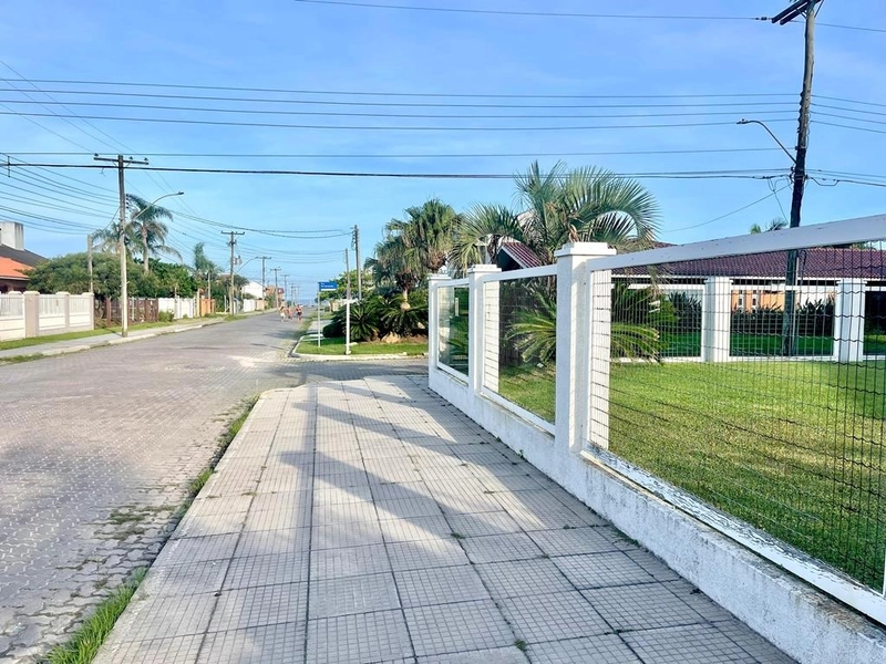 XANGRI-LÁ -  SOBRADO DE ESQUINA A POUCOS METROS DO MAR: 4ª foto da galeria de imagens do imóvel