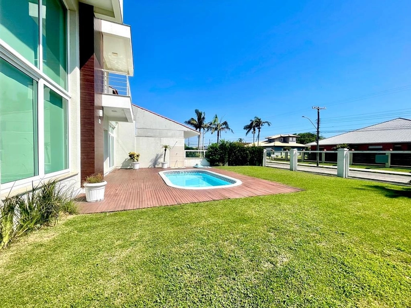 XANGRI-LÁ -  SOBRADO DE ESQUINA A POUCOS METROS DO MAR: 10ª foto da galeria de imagens do imóvel