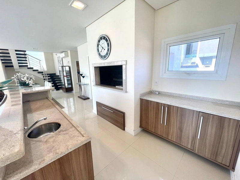 XANGRI-LÁ -  SOBRADO DE ESQUINA A POUCOS METROS DO MAR: 24ª foto da galeria de imagens do imóvel