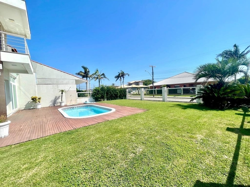 XANGRI-LÁ -  SOBRADO DE ESQUINA A POUCOS METROS DO MAR: 11ª foto da galeria de imagens do imóvel