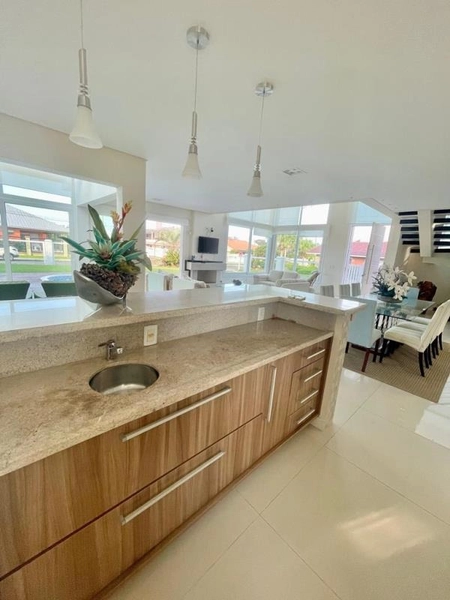 XANGRI-LÁ -  SOBRADO DE ESQUINA A POUCOS METROS DO MAR: 34ª foto da galeria de imagens do imóvel