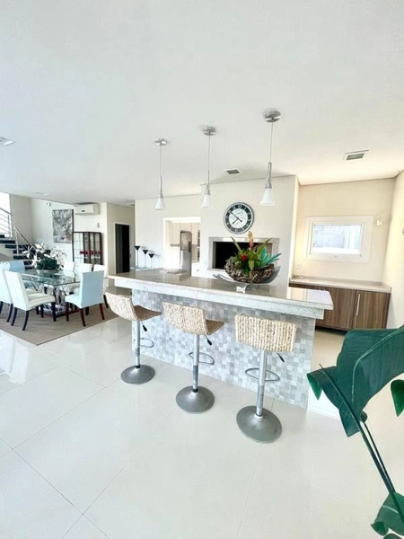 XANGRI-LÁ -  SOBRADO DE ESQUINA A POUCOS METROS DO MAR: 32ª foto da galeria de imagens do imóvel