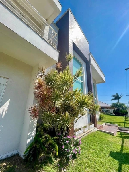 XANGRI-LÁ -  SOBRADO DE ESQUINA A POUCOS METROS DO MAR: 15ª foto da galeria de imagens do imóvel