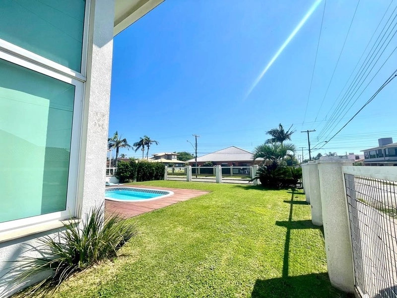 XANGRI-LÁ -  SOBRADO DE ESQUINA A POUCOS METROS DO MAR: 5ª foto da galeria de imagens do imóvel