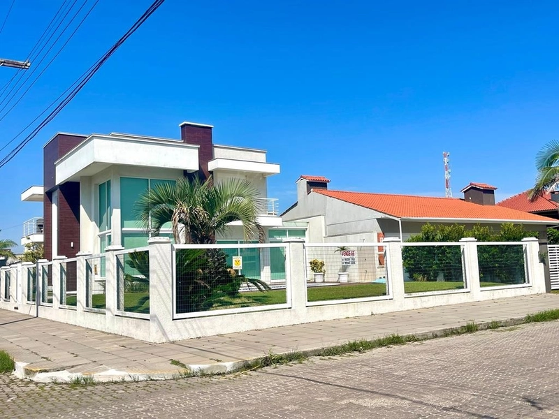 XANGRI-LÁ -  SOBRADO DE ESQUINA A POUCOS METROS DO MAR