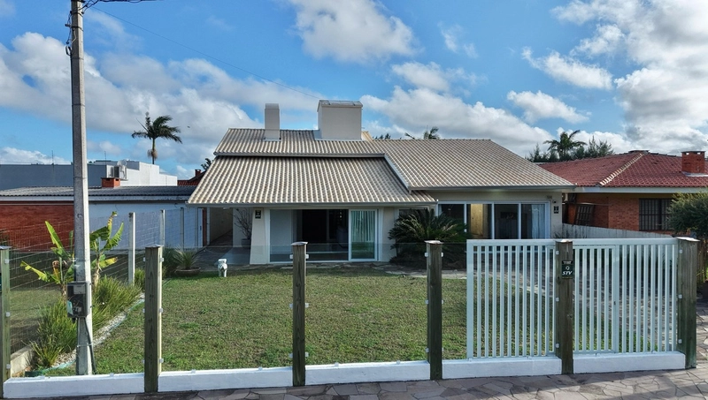 ATLÂNTIDA - CASA EM EXCELENTE LOCALIZAÇÃO: 1ª foto da galeria de imagens do imóvel