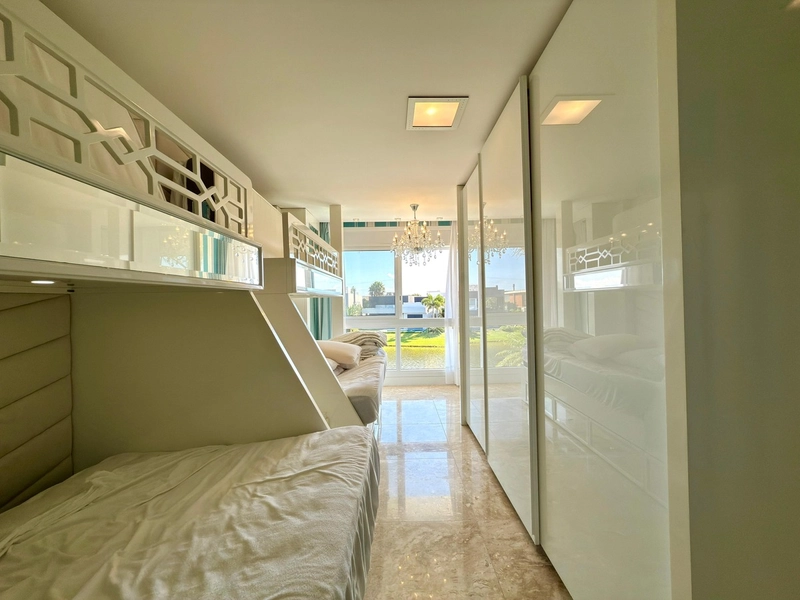 ENSEADA -  EXCELENTE SOBRADO BEIRA LAGO: 16ª foto da galeria de imagens do imóvel