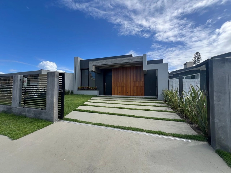 XANGRI-LÁ - EXCELENTE CASA TÉRREA, FRENTE MAR: 2ª foto da galeria de imagens do imóvel