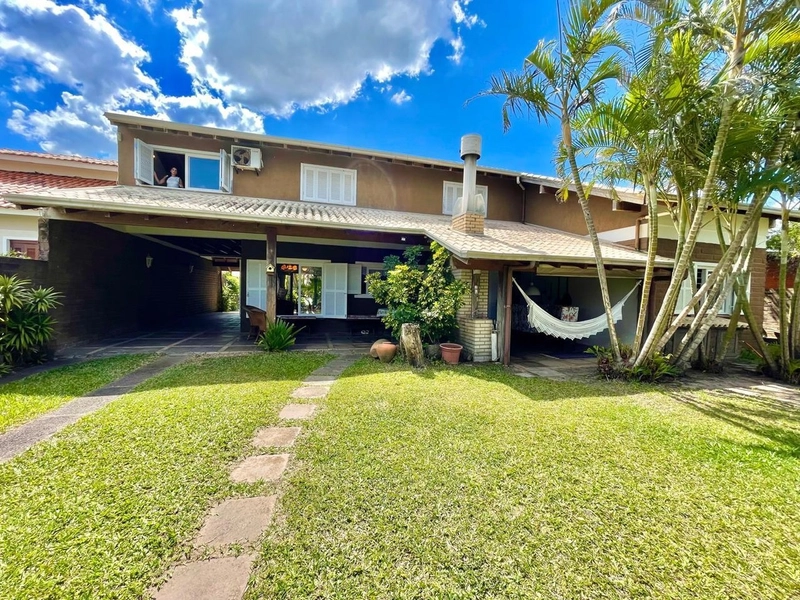 CASA COM 7 DORMITÓRIOS EM ATLÂNTIDA: 1ª foto da galeria de imagens do imóvel